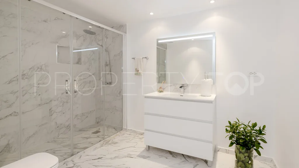Se vende apartamento con 2 dormitorios en Benahavis