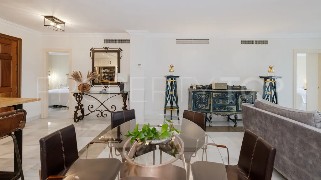 Se vende apartamento con 2 dormitorios en Benahavis