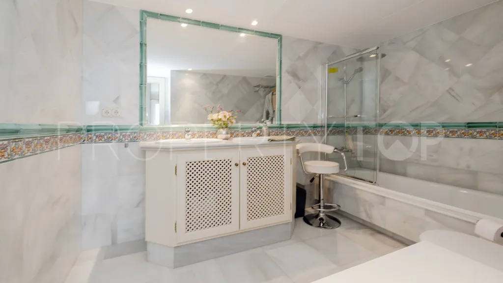 Se vende apartamento con 2 dormitorios en Benahavis