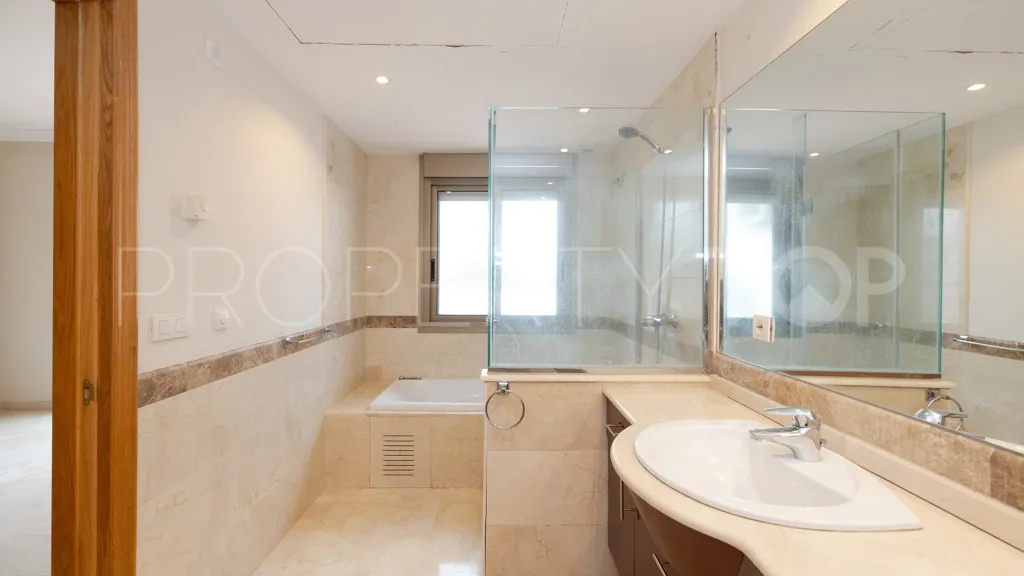 3 bedrooms Golden Mile chalet for sale