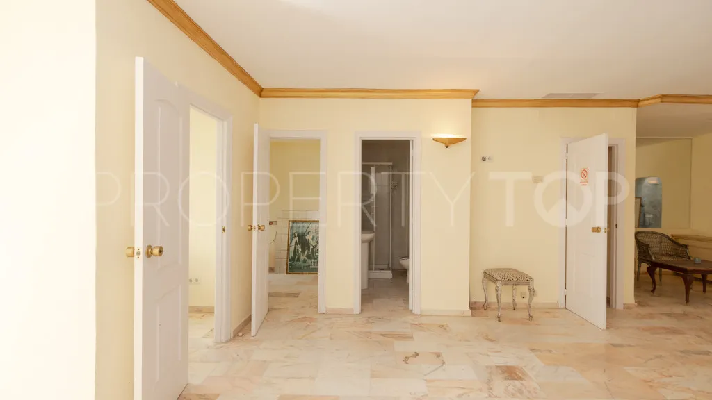 Marbella - Puerto Banus, local comercial a la venta