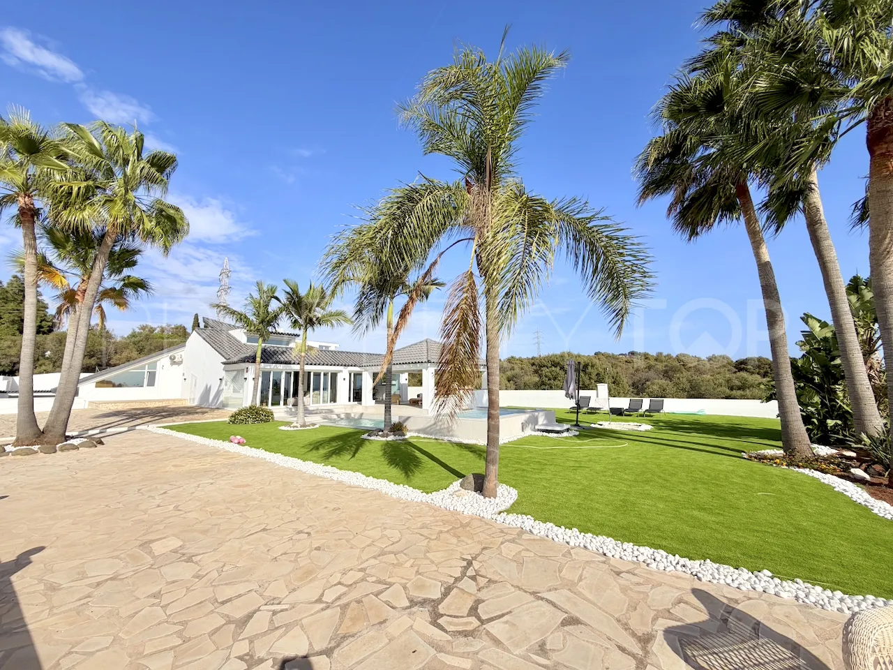 House with 4 bedrooms for sale in Elviria