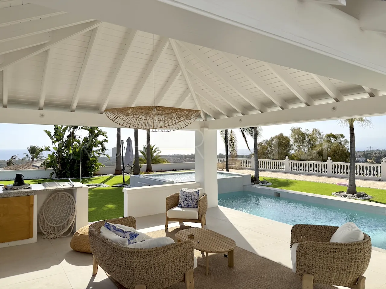 House with 4 bedrooms for sale in Elviria