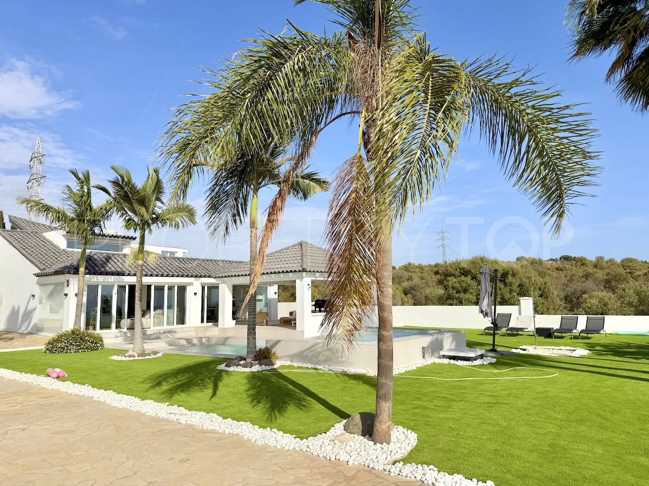 House with 4 bedrooms for sale in Elviria