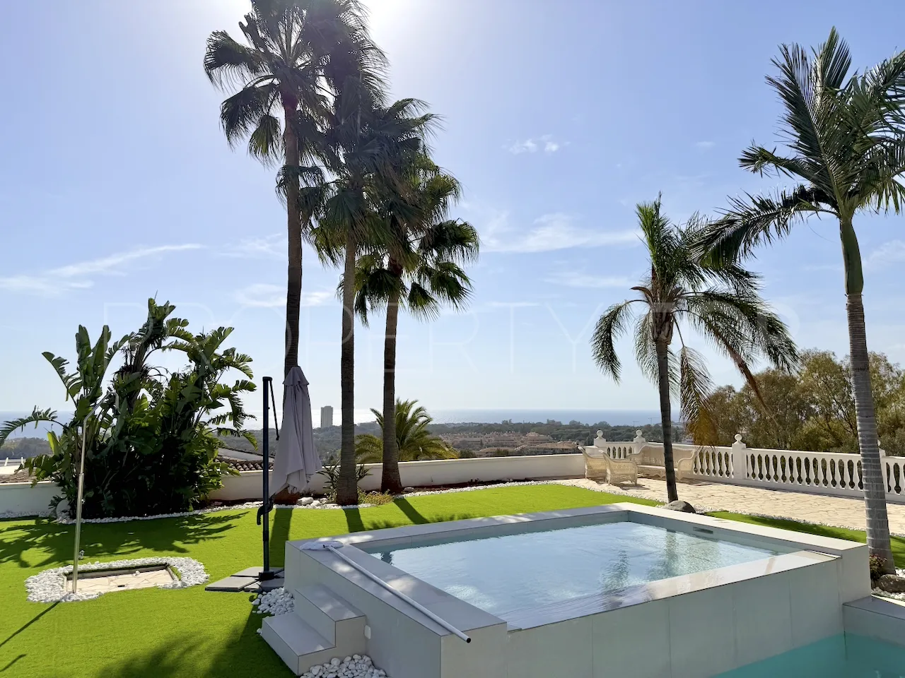 House with 4 bedrooms for sale in Elviria