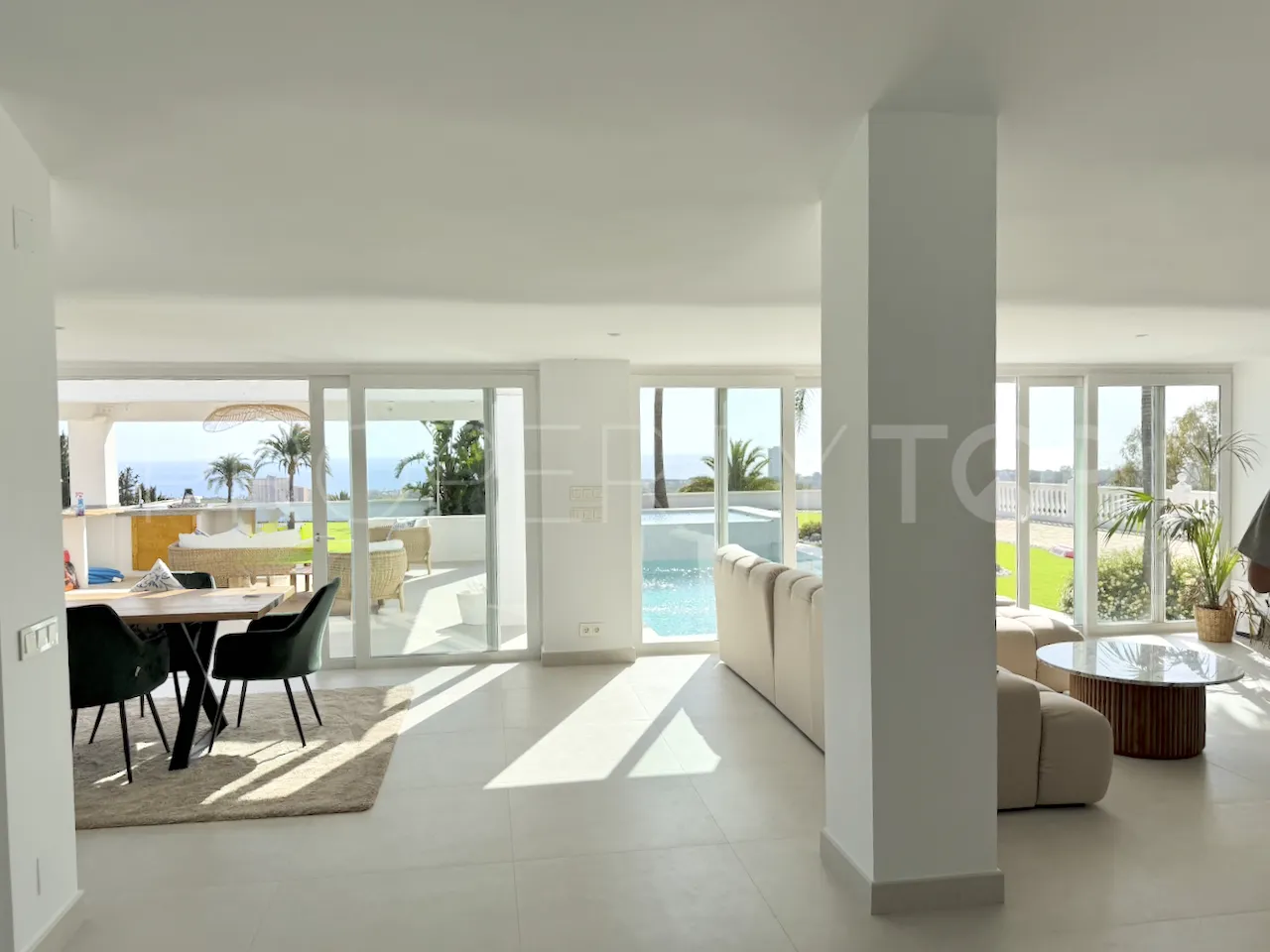 House with 4 bedrooms for sale in Elviria
