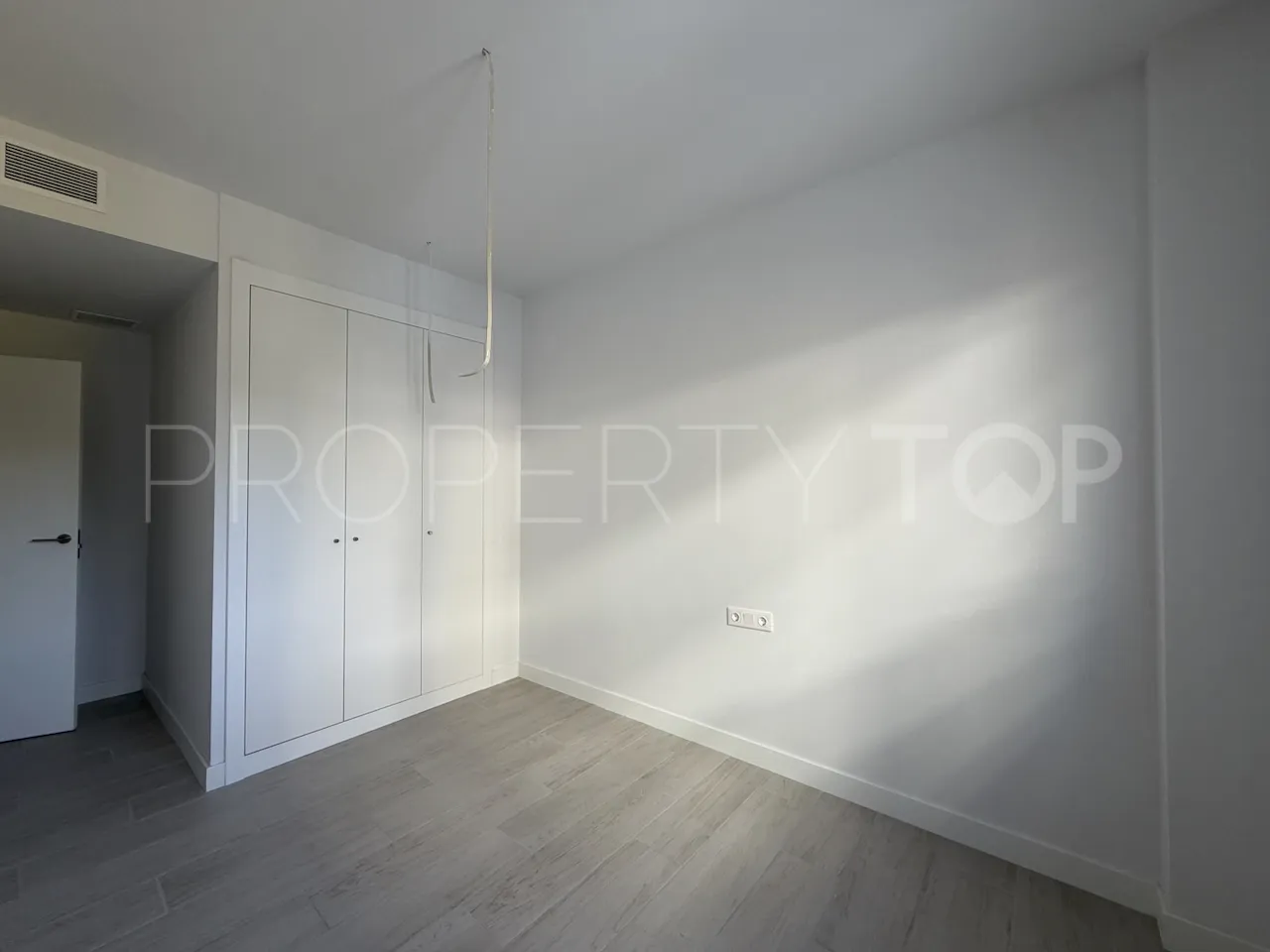 For sale apartment in Estepona Town with 3 bedrooms