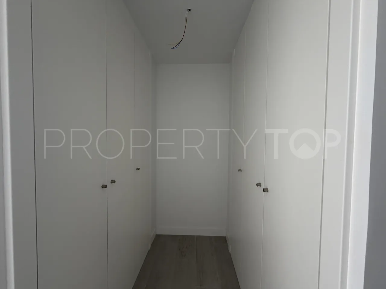 For sale apartment in Estepona Town with 3 bedrooms