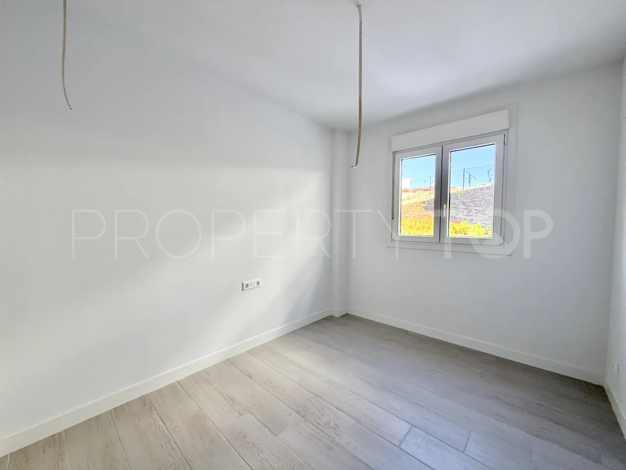 For sale apartment in Estepona Town with 3 bedrooms