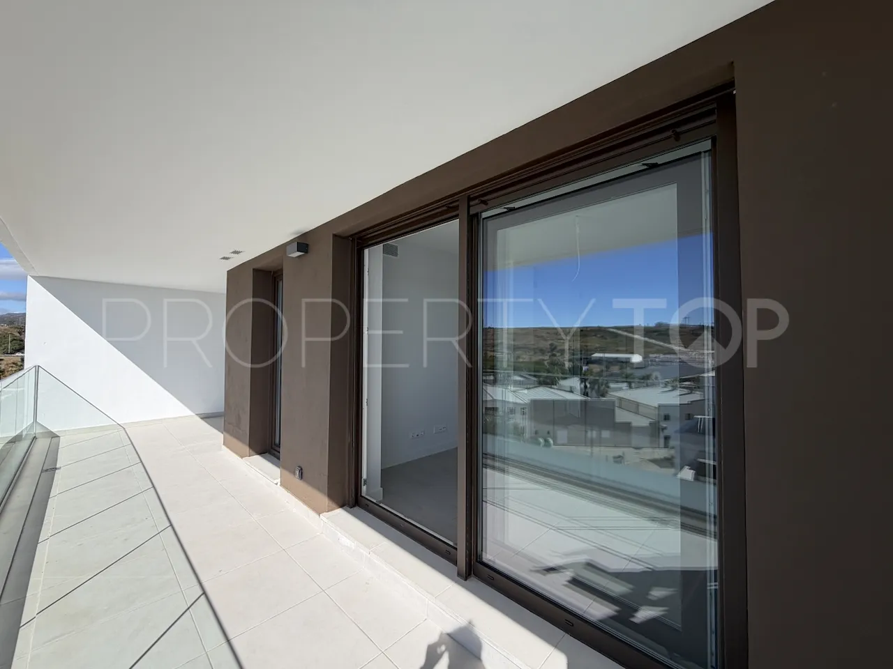 For sale apartment in Estepona Town with 3 bedrooms