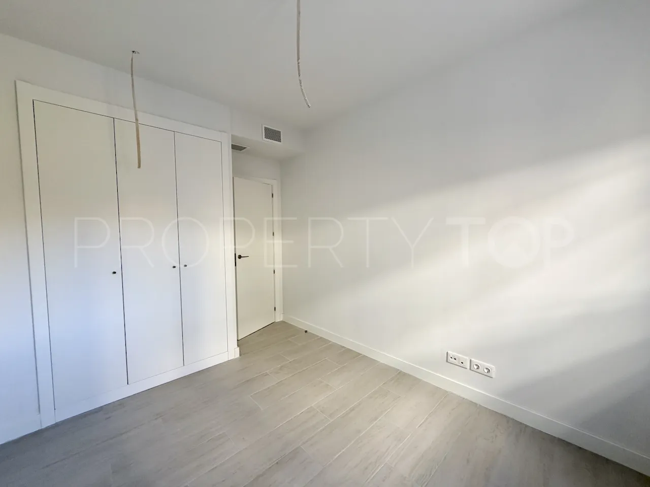 For sale apartment in Estepona Town with 3 bedrooms