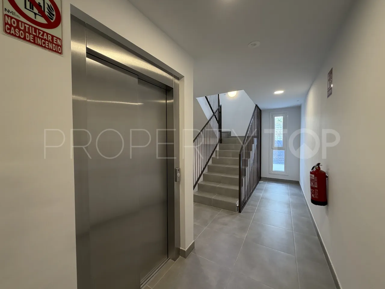 For sale apartment in Estepona Town with 3 bedrooms
