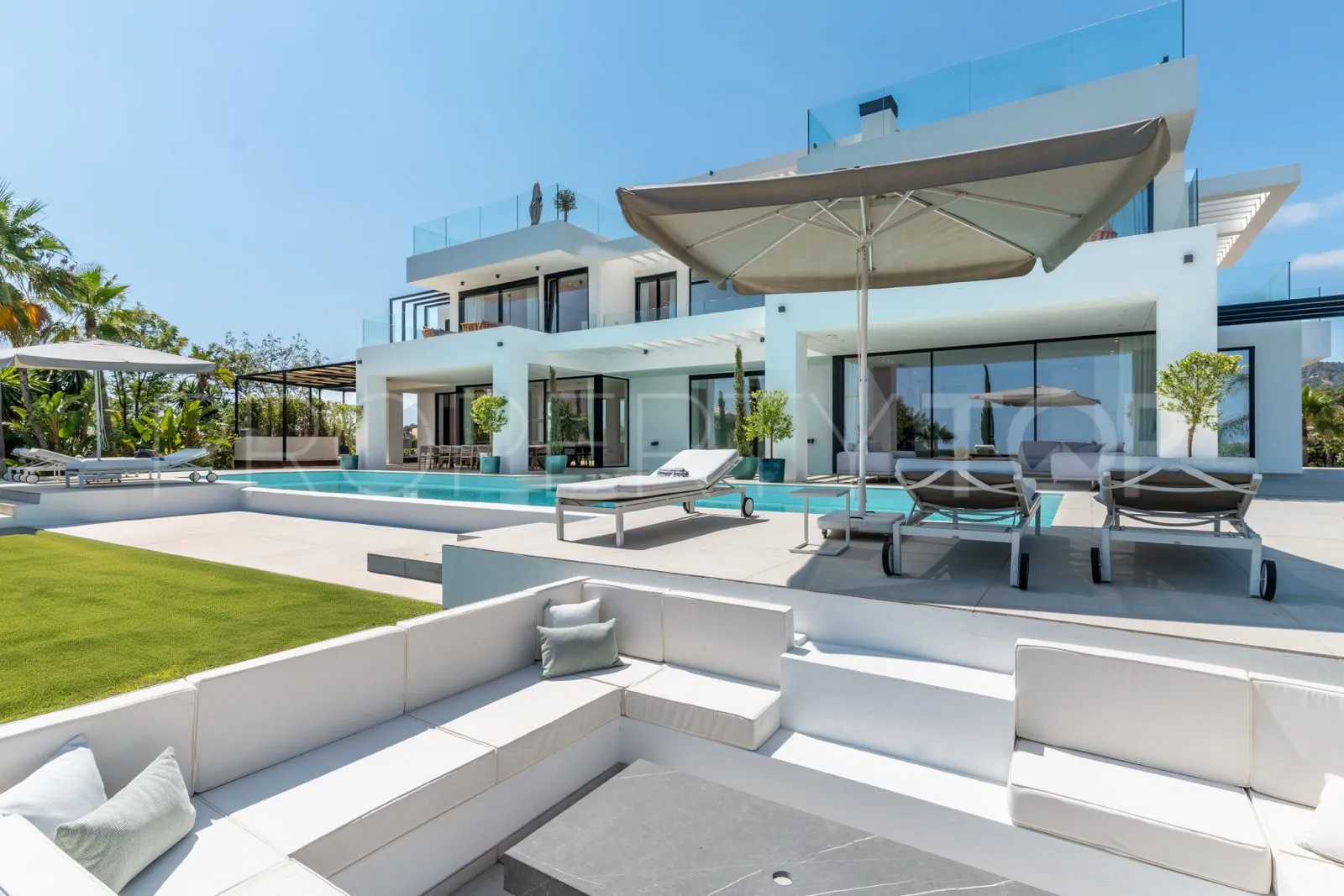 Villa a la venta en Estepona Este