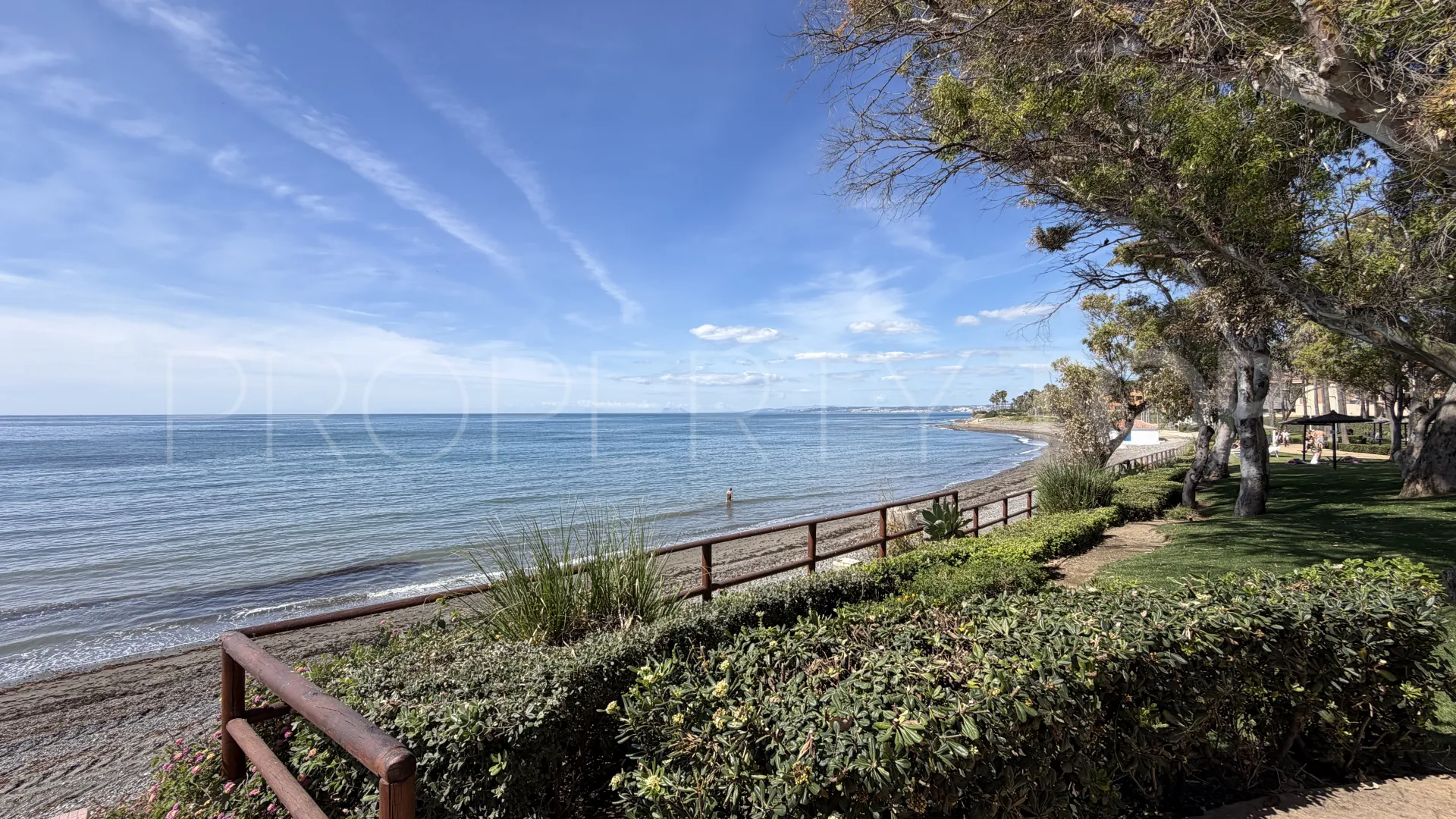 2 bedrooms town house in Garden Beach for sale