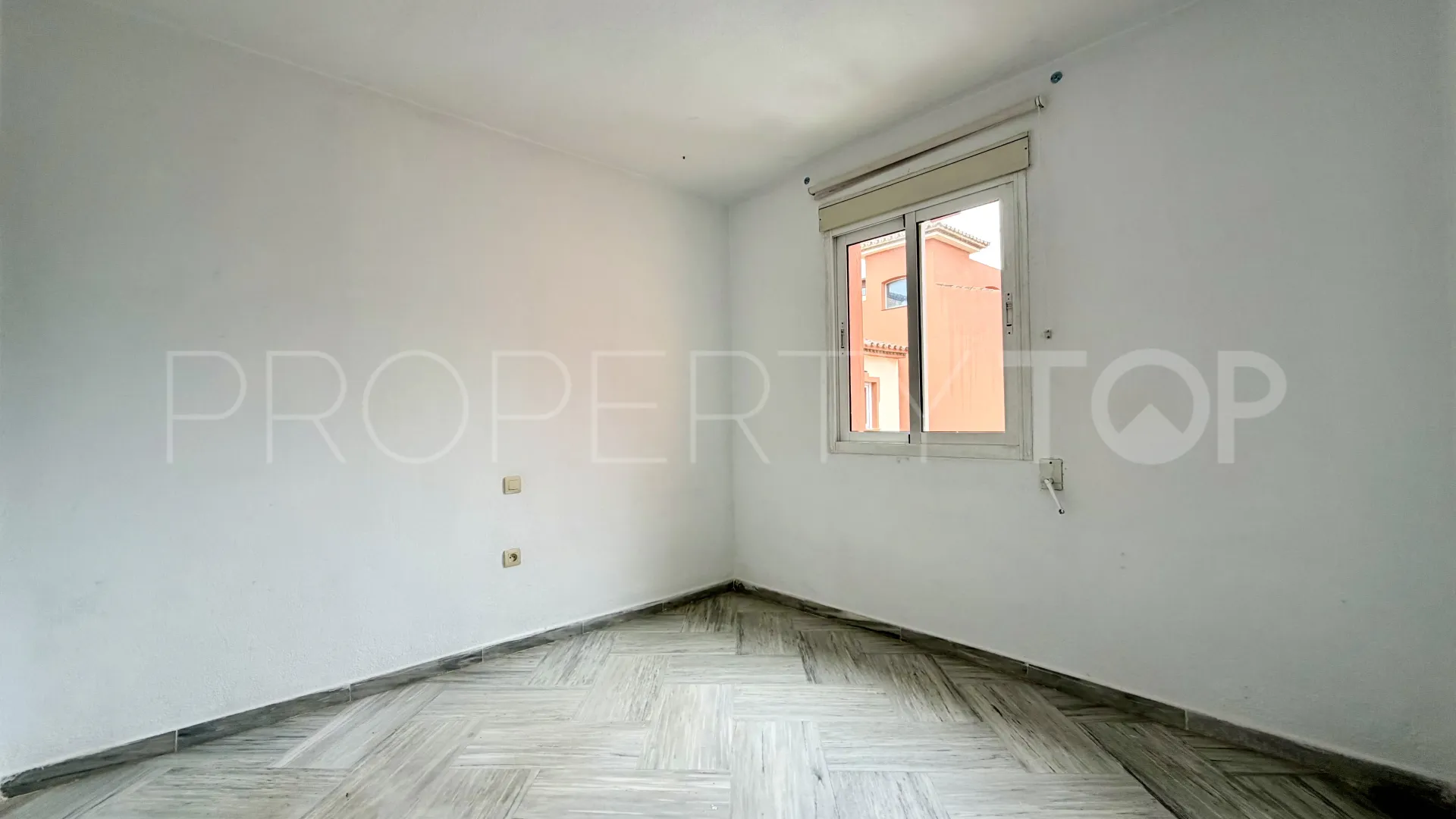 2 bedrooms town house in Garden Beach for sale