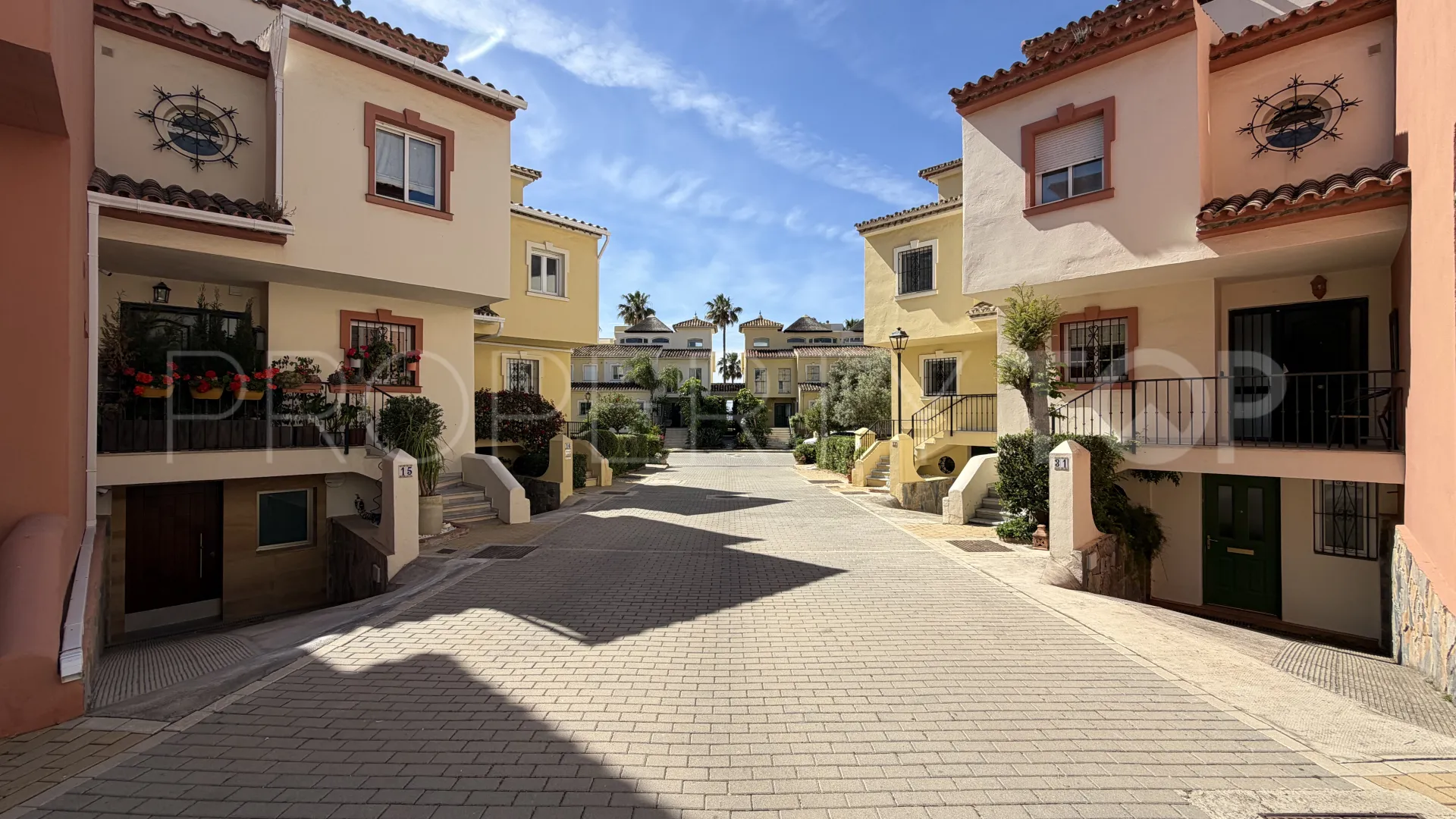 2 bedrooms town house in Garden Beach for sale