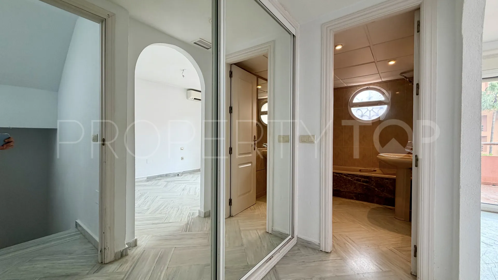 2 bedrooms town house in Garden Beach for sale