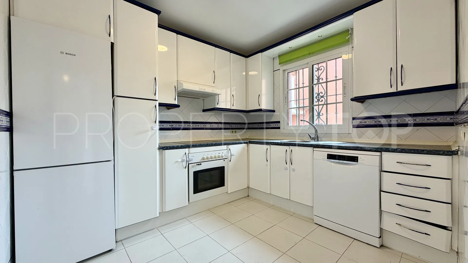 2 bedrooms town house in Garden Beach for sale