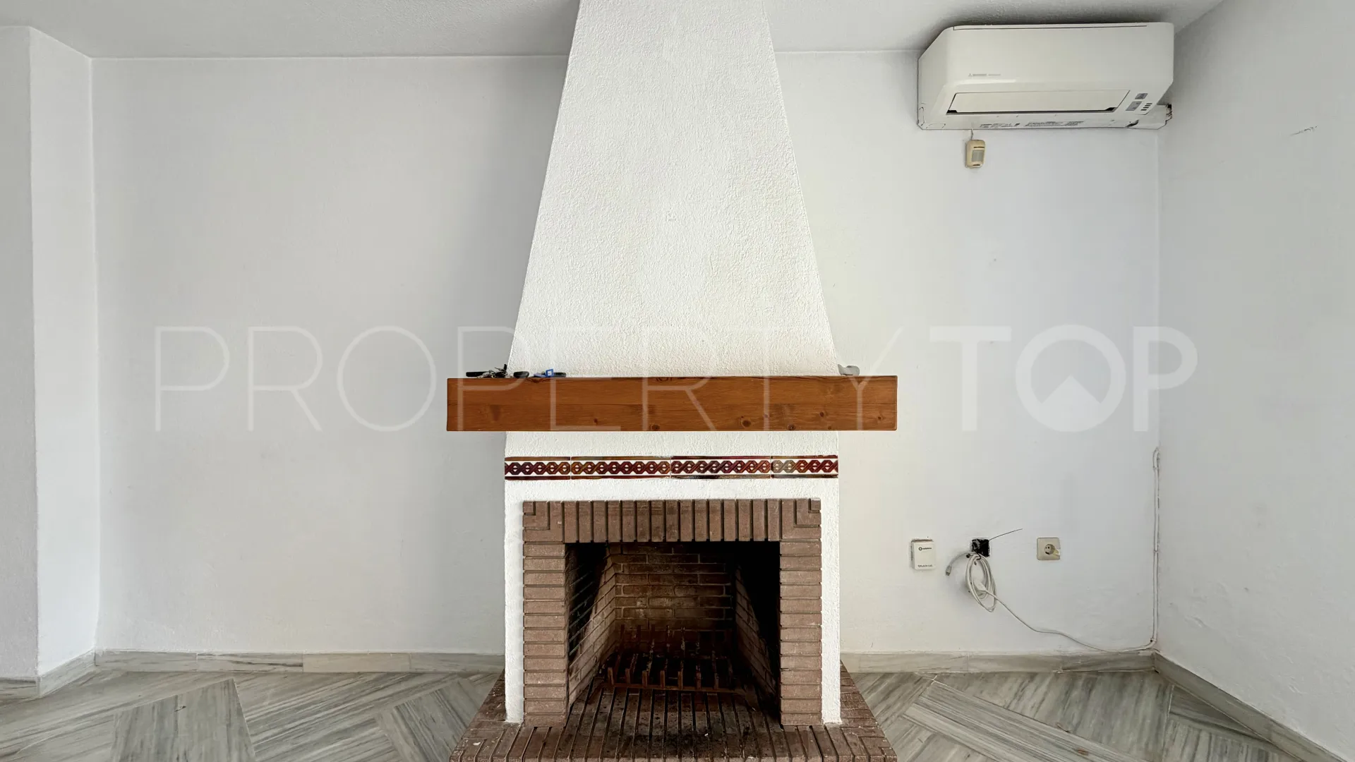 2 bedrooms town house in Garden Beach for sale