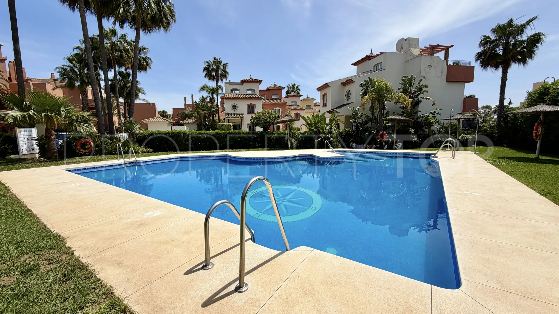 2 bedrooms town house in Garden Beach for sale