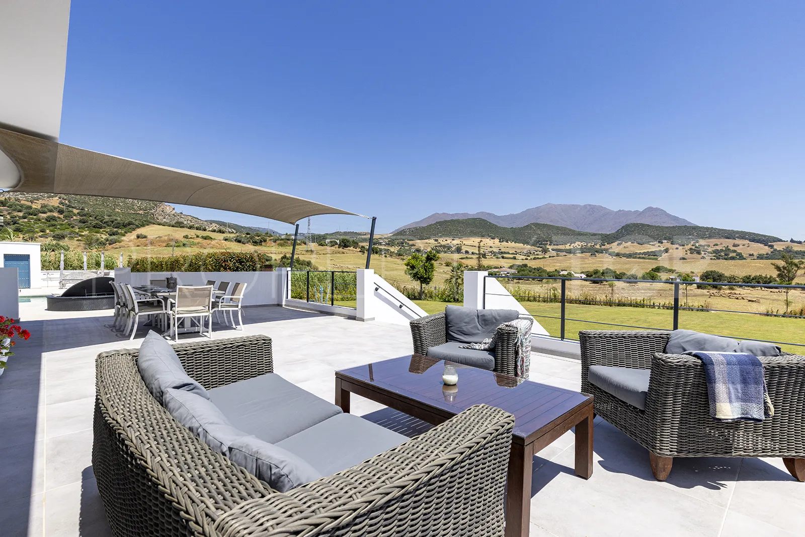 Villa for sale in Casares