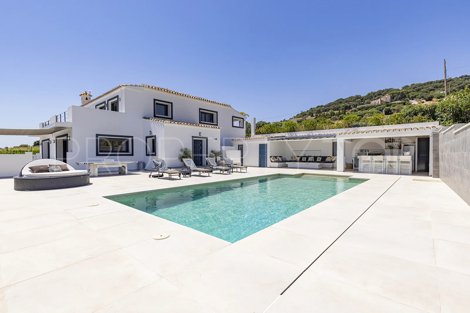 Villa for sale in Casares