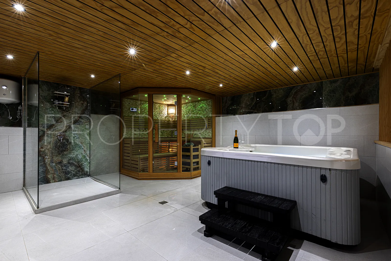 Villa for sale in Casares