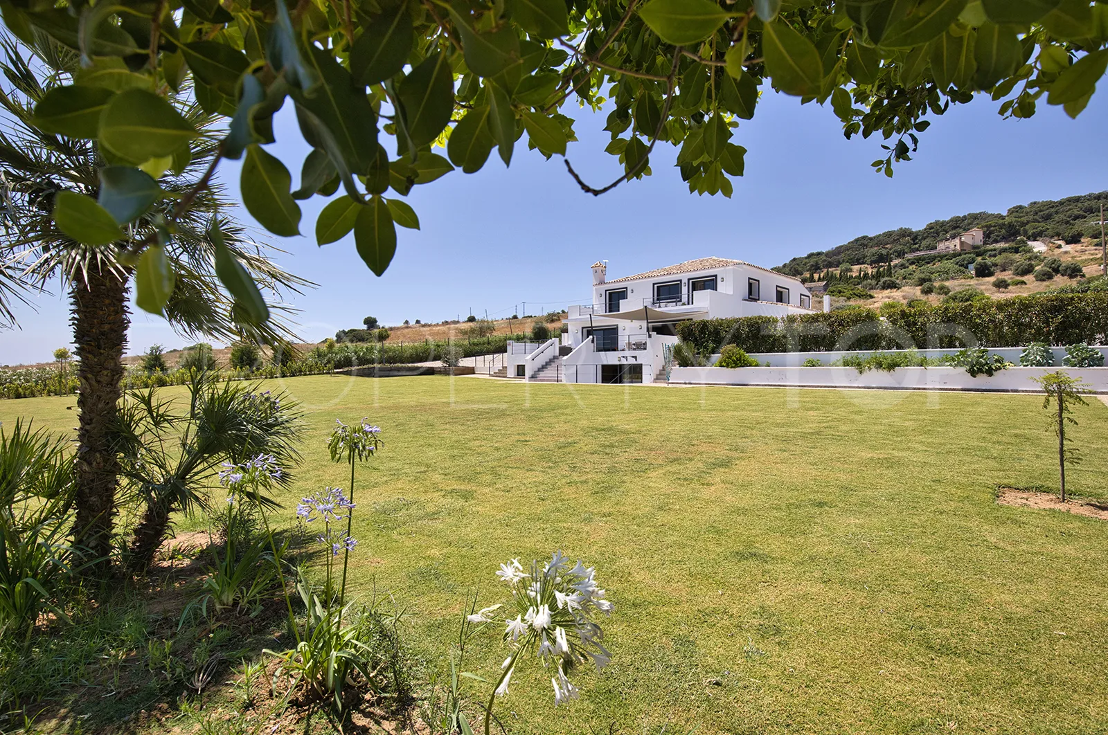 Villa for sale in Casares