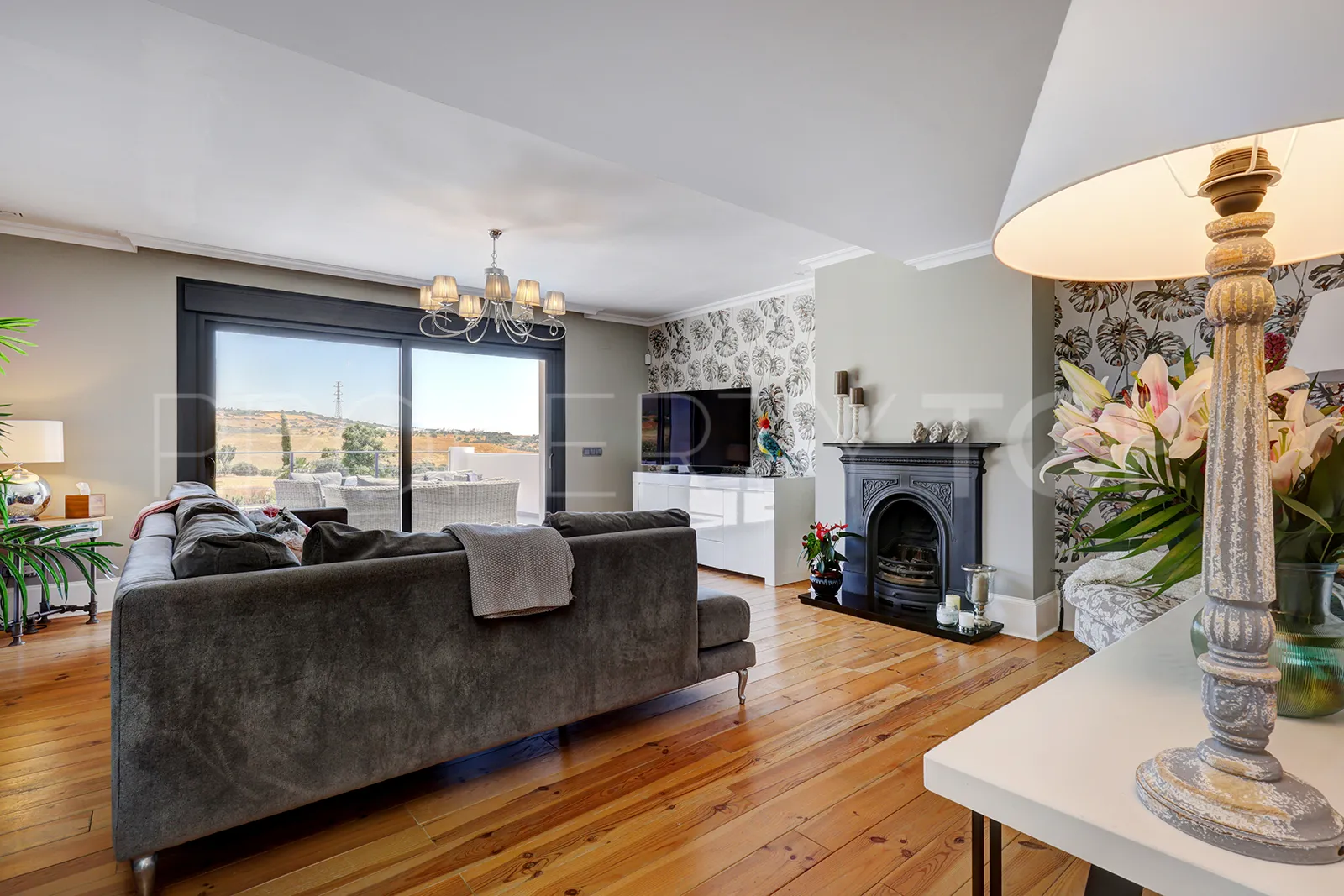 Villa for sale in Casares