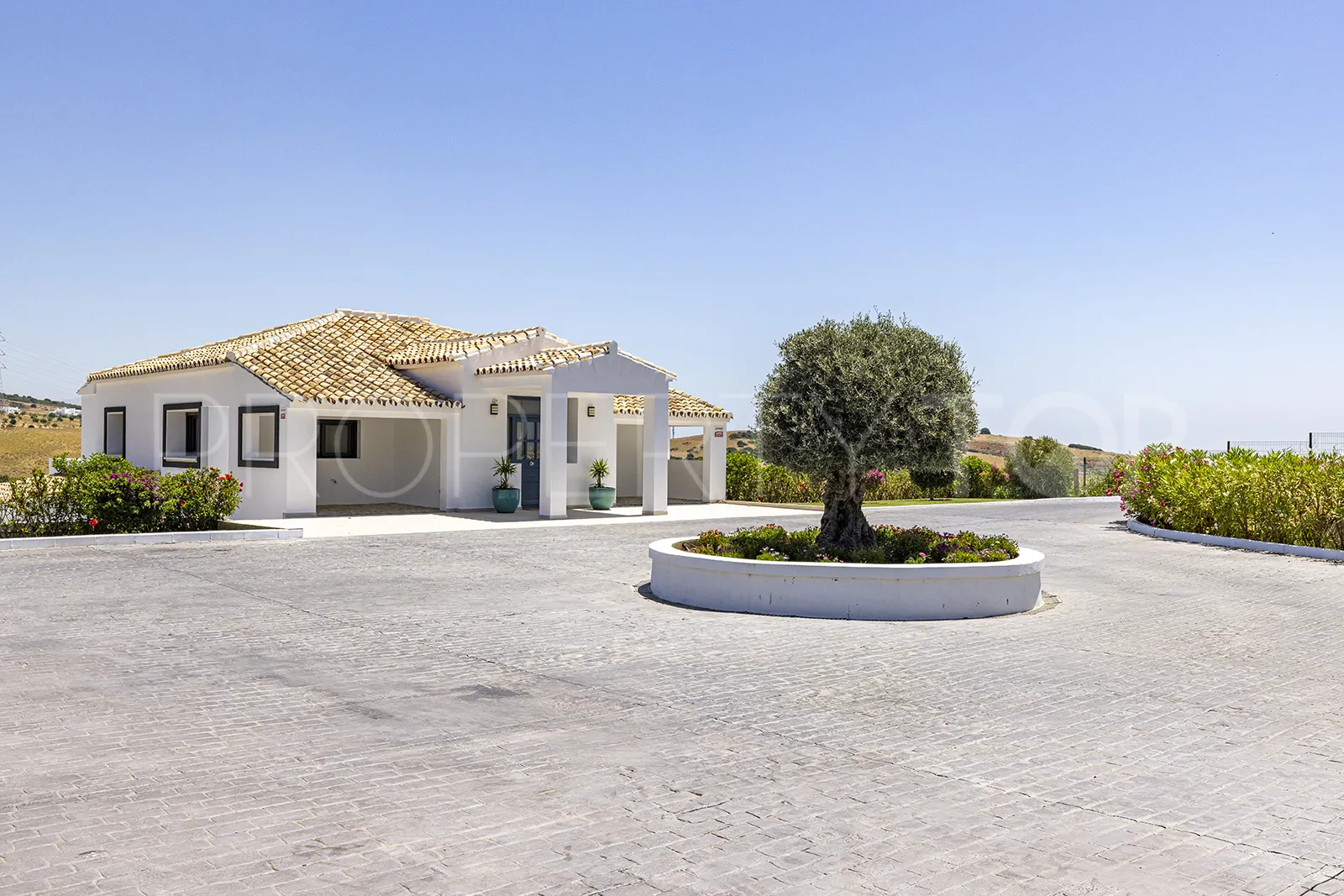 Villa for sale in Casares