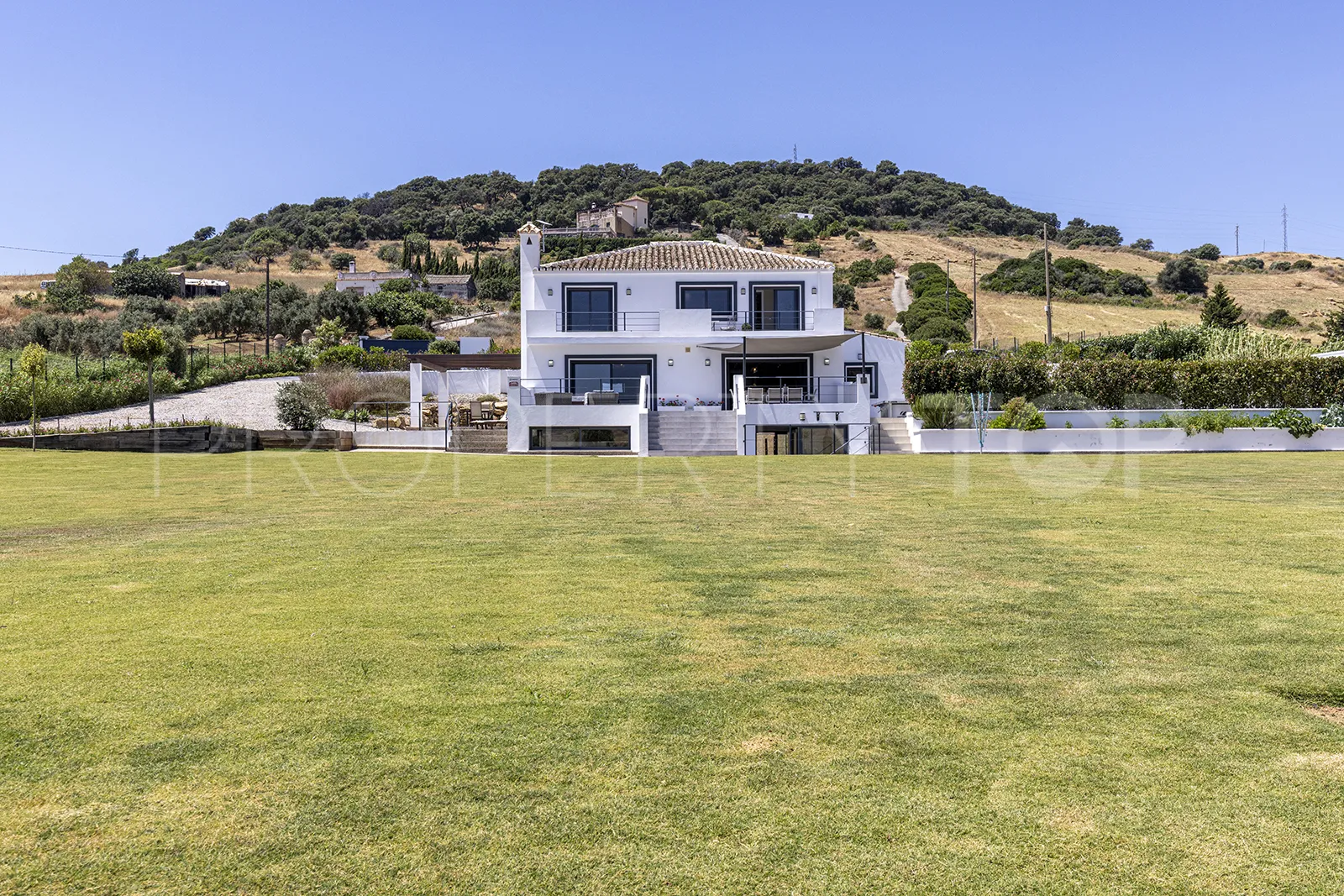 Villa for sale in Casares