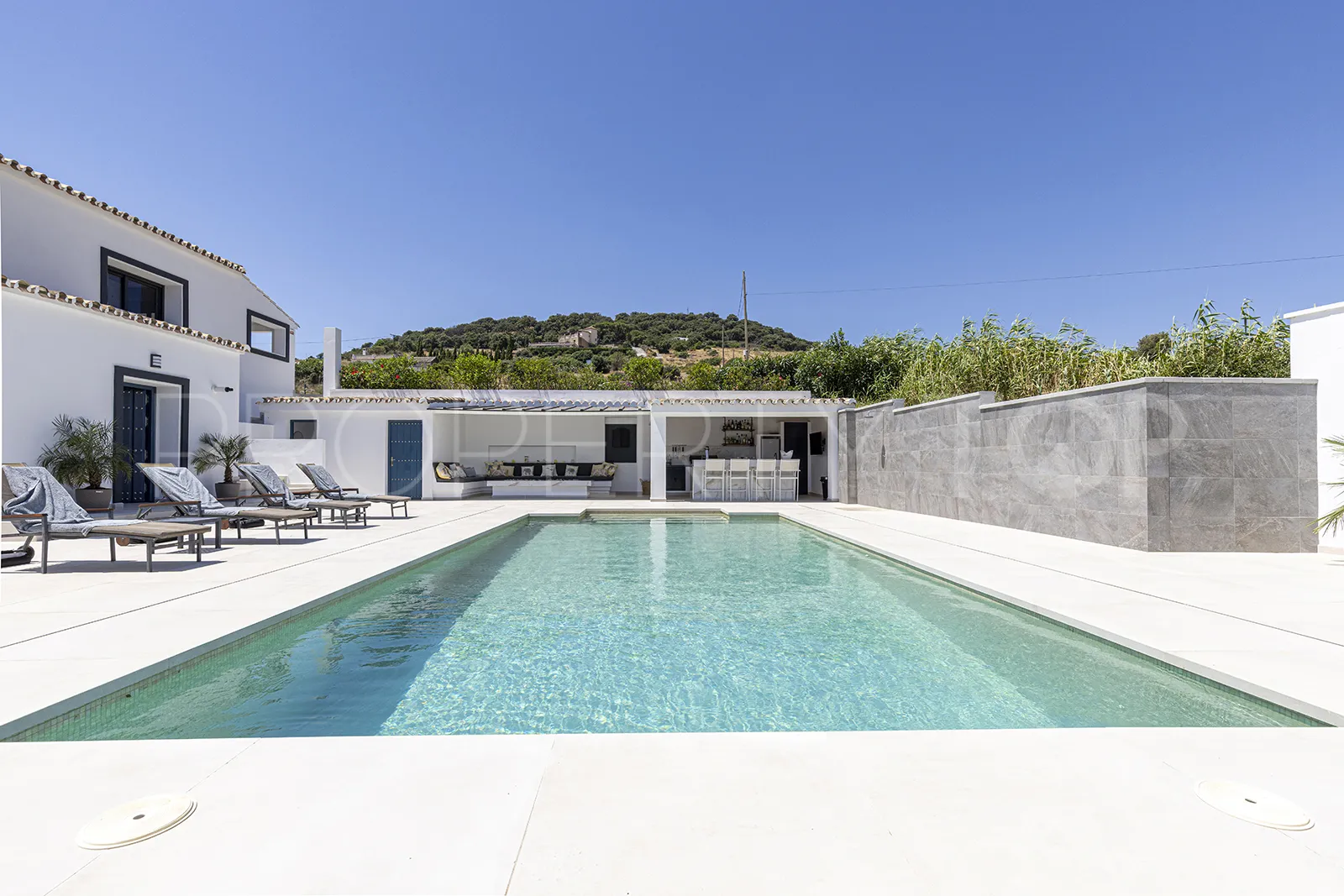 Villa for sale in Casares