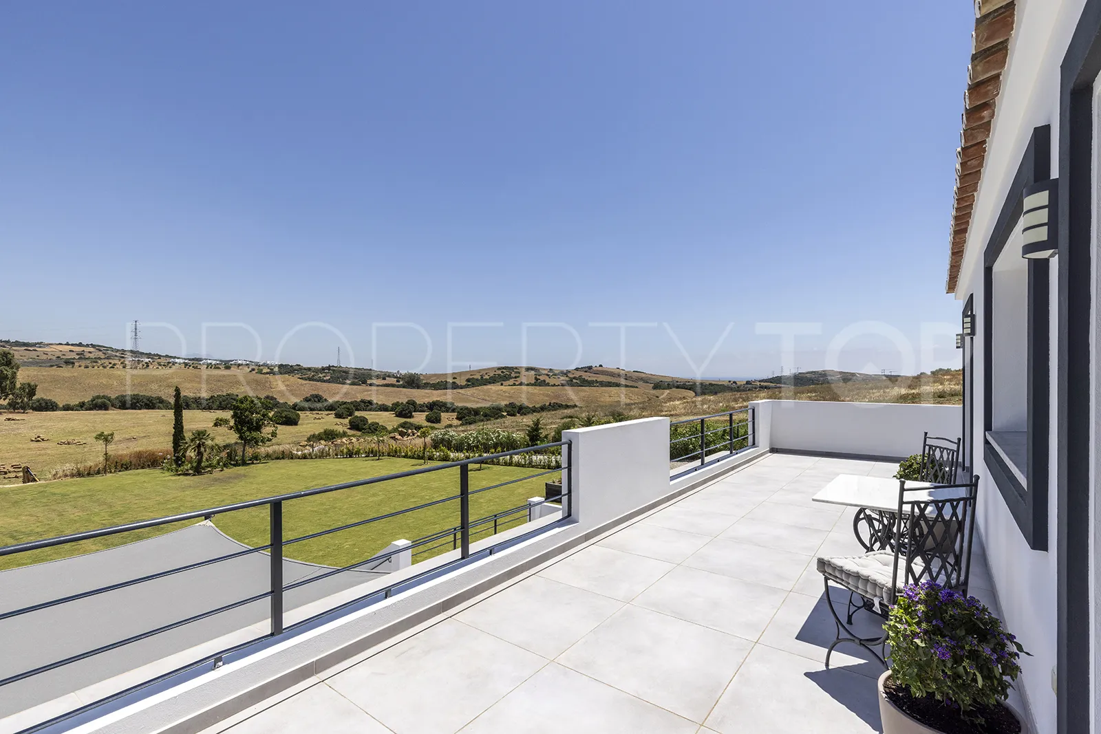 Villa for sale in Casares