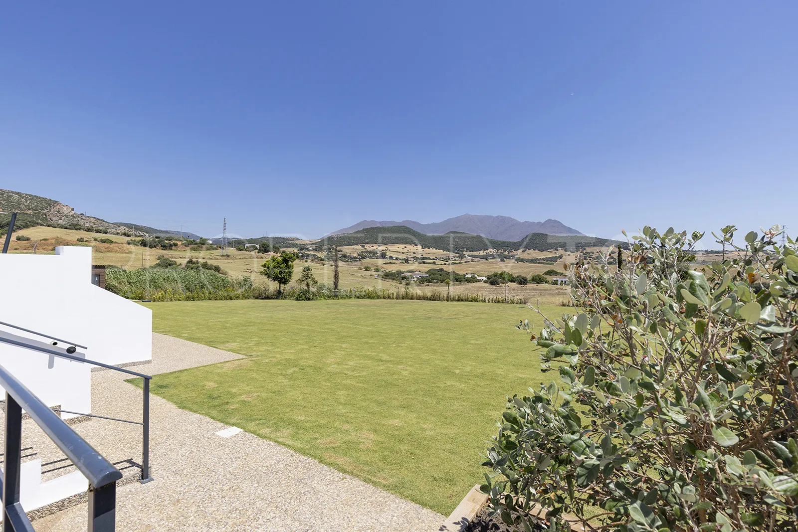 Villa for sale in Casares