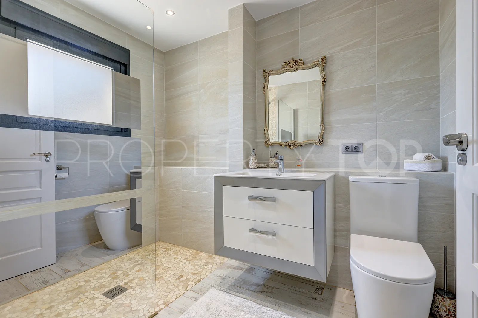 Villa for sale in Casares