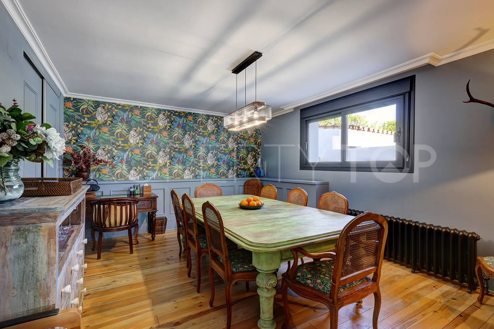 Villa for sale in Casares