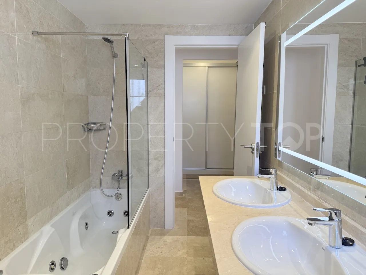 Se vende apartamento en La Mairena de 3 dormitorios