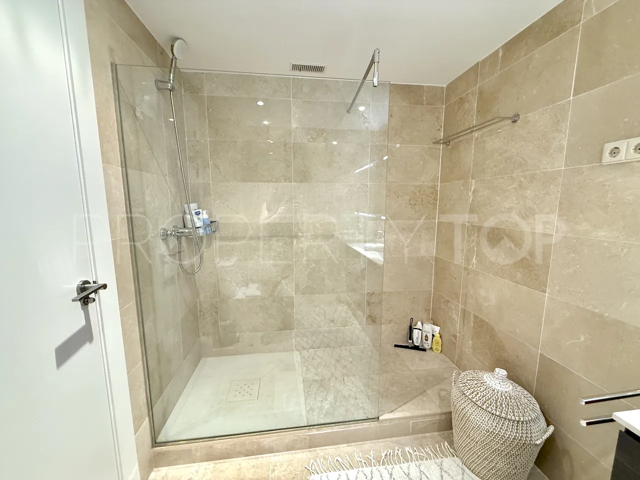 Se vende apartamento en La Mairena de 3 dormitorios