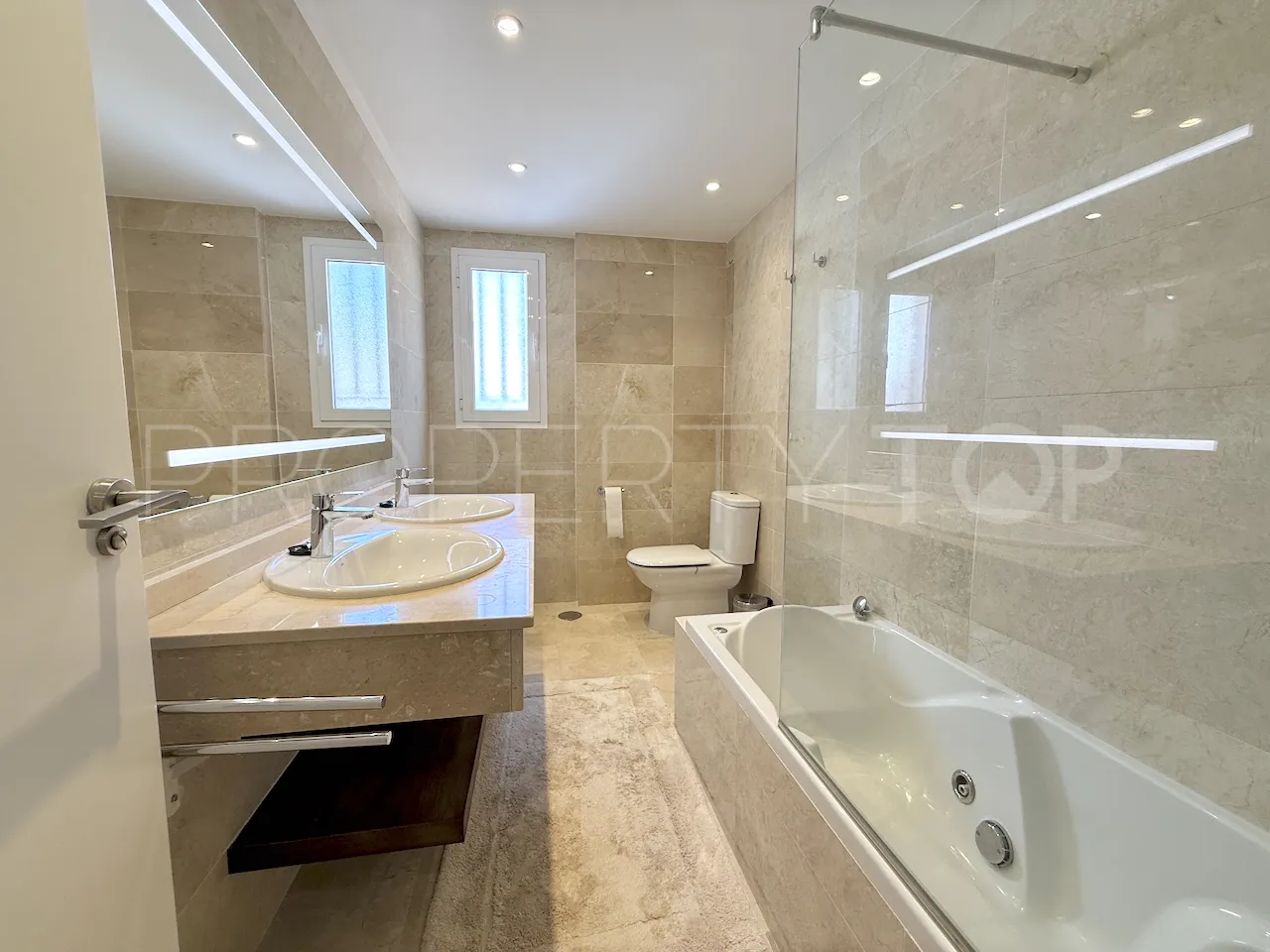 Se vende apartamento en La Mairena de 3 dormitorios