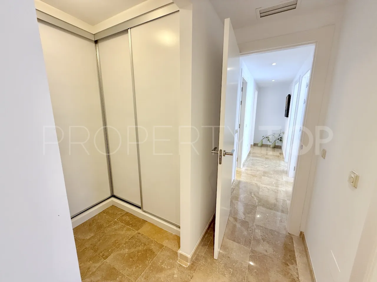 Se vende apartamento en La Mairena de 3 dormitorios