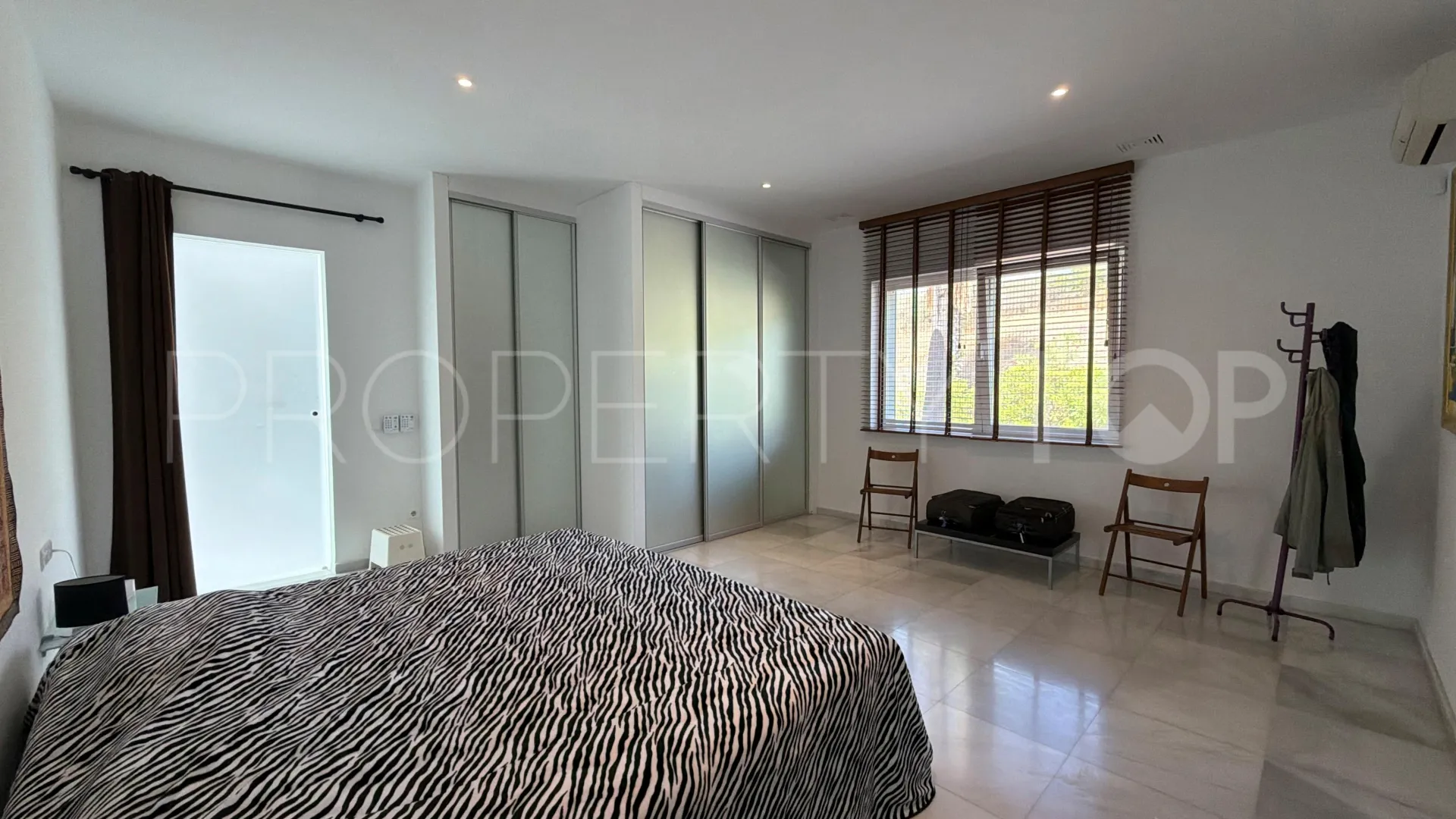 4 bedrooms villa in Los Reales - Sierra Estepona for sale