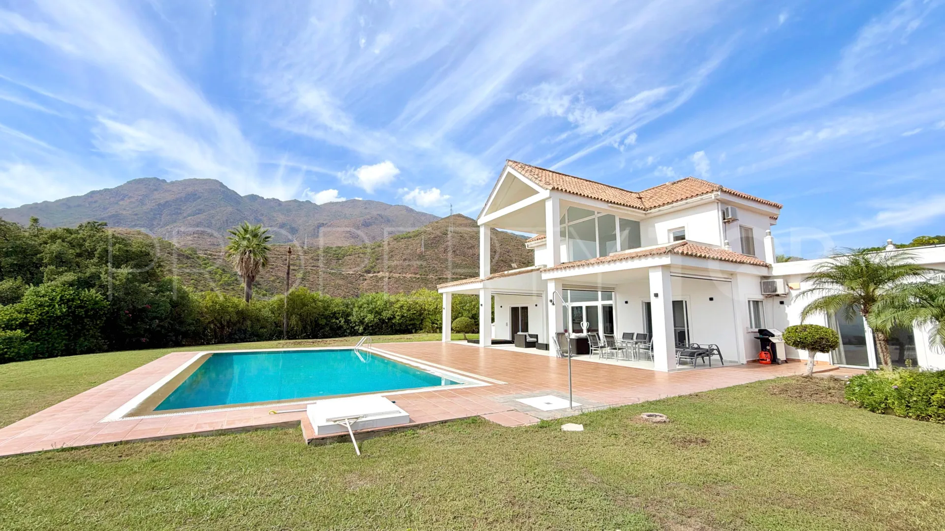 4 bedrooms villa in Los Reales - Sierra Estepona for sale