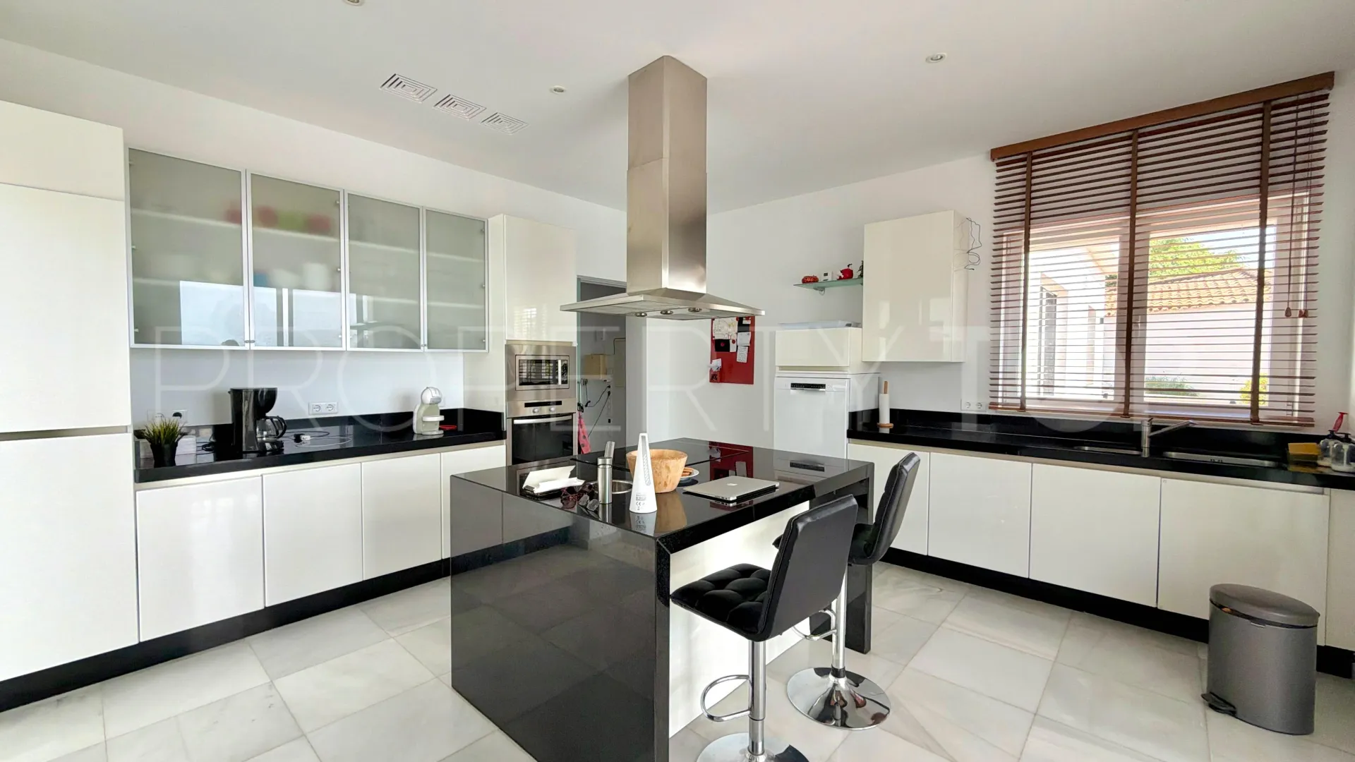 4 bedrooms villa in Los Reales - Sierra Estepona for sale