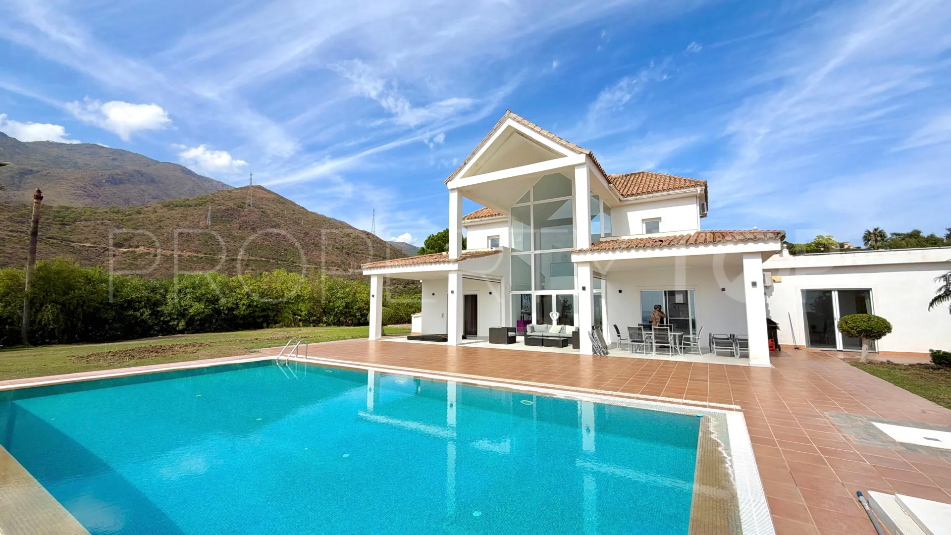 4 bedrooms villa in Los Reales - Sierra Estepona for sale