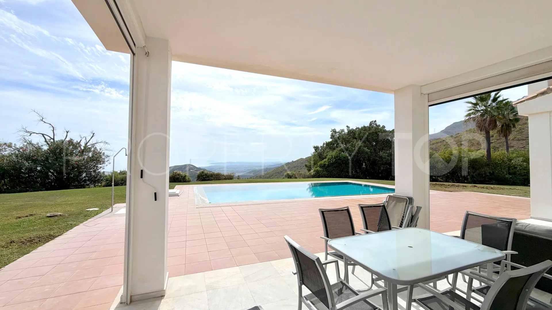 4 bedrooms villa in Los Reales - Sierra Estepona for sale