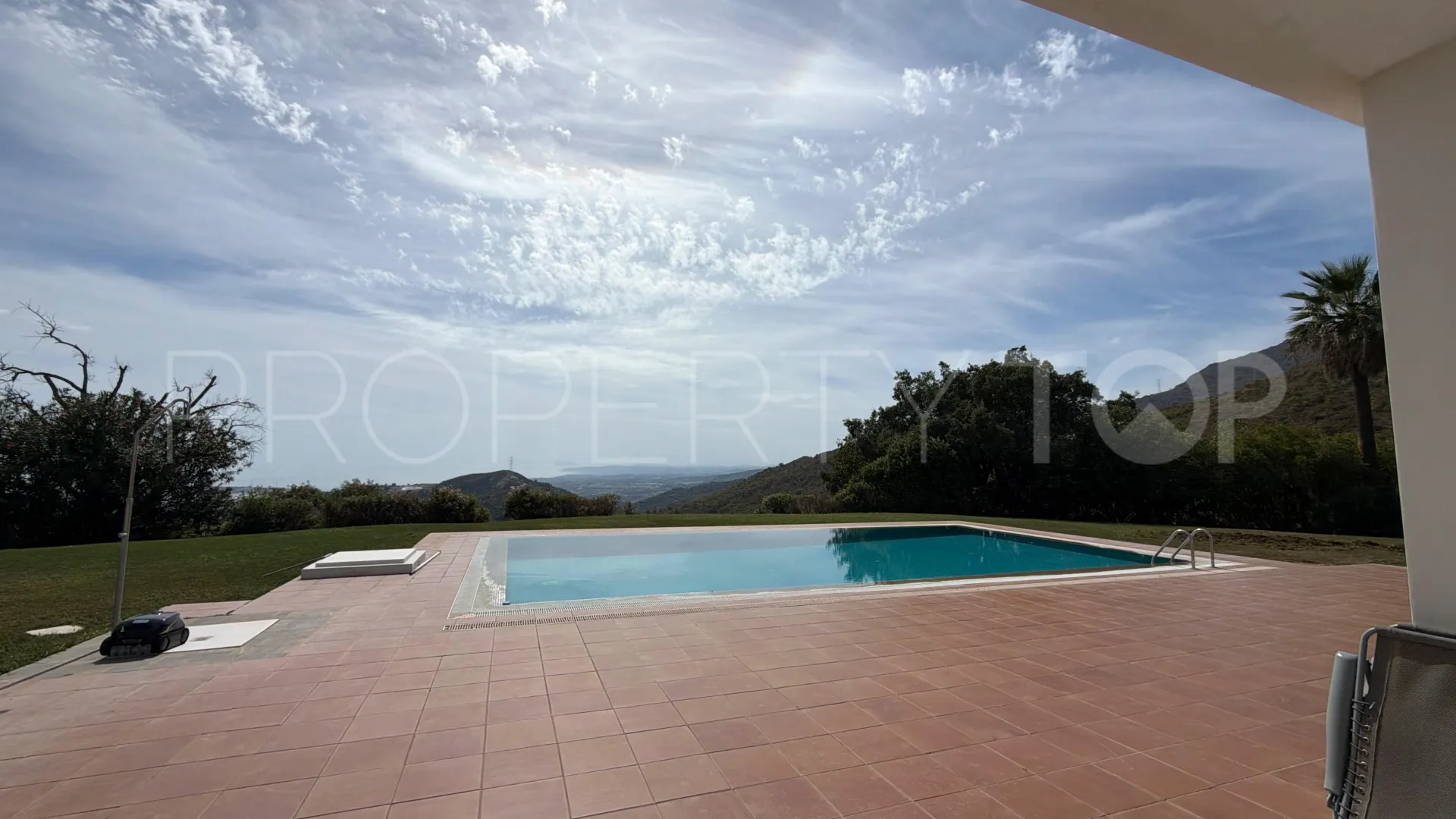 4 bedrooms villa in Los Reales - Sierra Estepona for sale