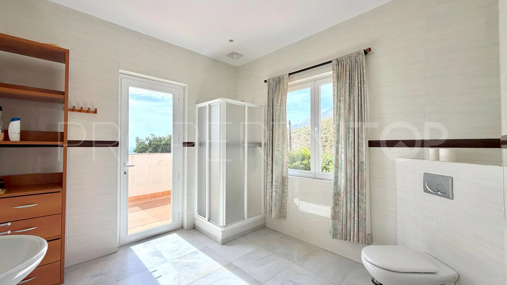 4 bedrooms villa in Los Reales - Sierra Estepona for sale