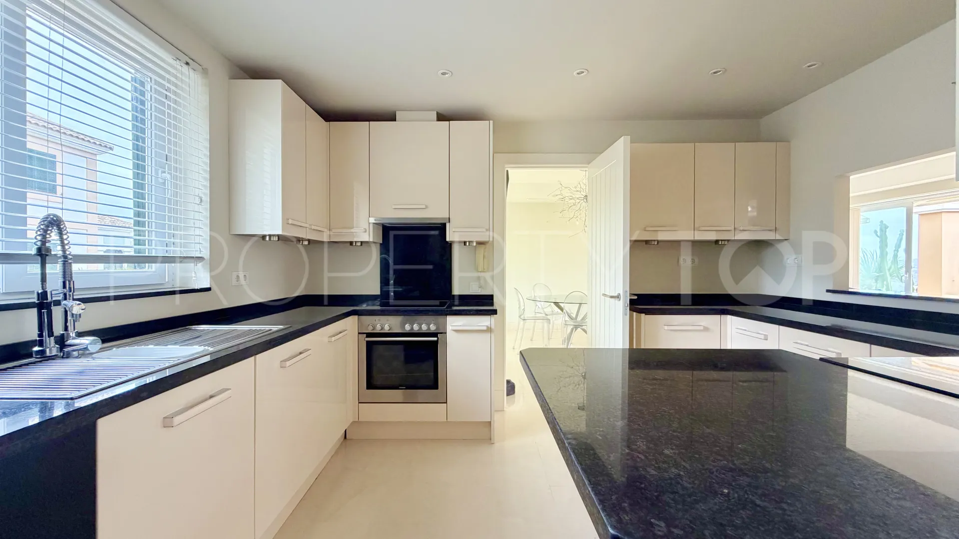 Doña Julia 3 bedrooms penthouse for sale