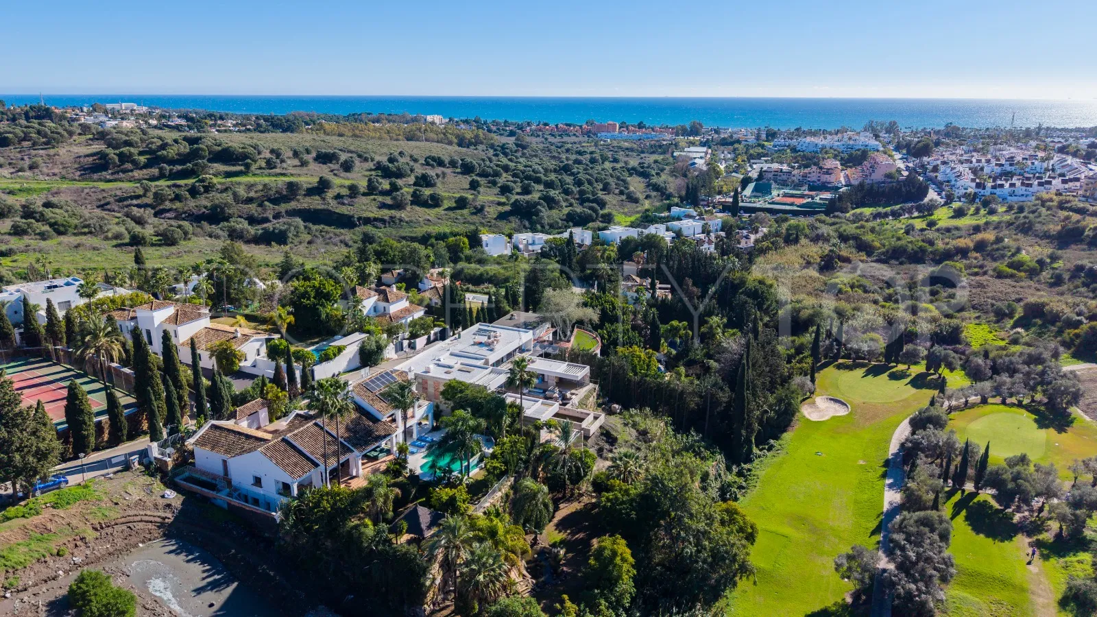 5 bedrooms villa in El Paraiso for sale