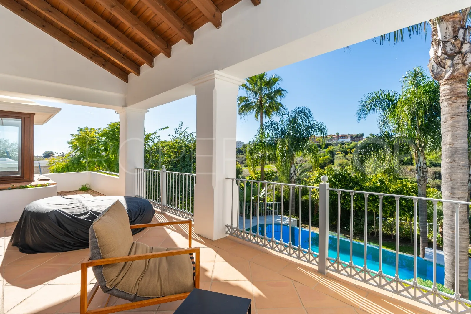 5 bedrooms villa in El Paraiso for sale